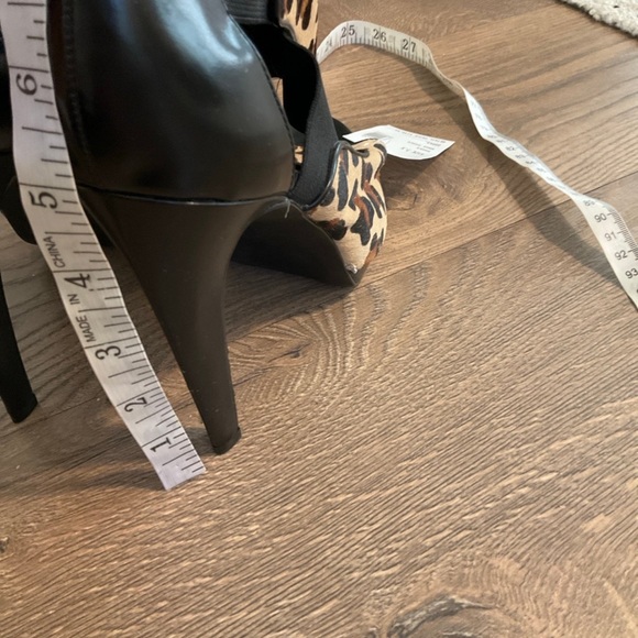 Calvin Klein Sonia black and cheetah print peep toe heel, 7.5, NWT! - Picture 5 of 11